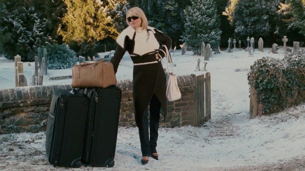 Cameron Diaz with luggage in The Holiday