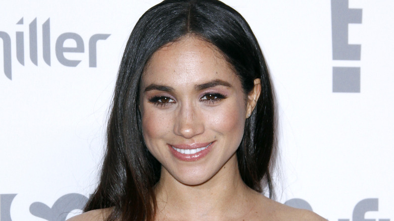 Meghan Markle posing at event