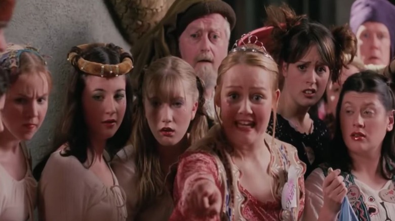 Crowd in Ella Enchanted