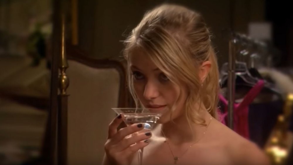 Jenny drinking on Gossip Girl