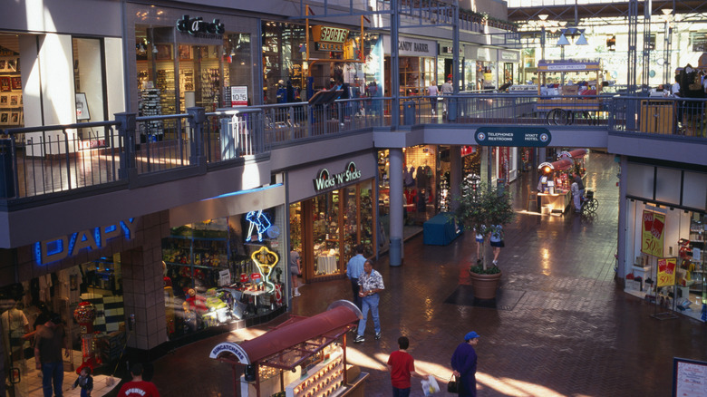 St. Louis mall in the '90s 