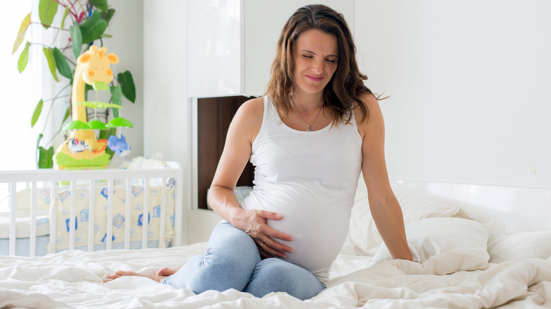 woman experiencing labor pains