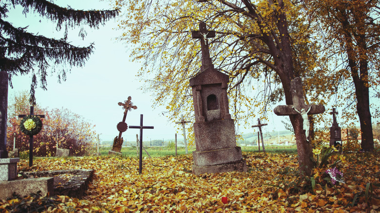 childbirth in graveyard