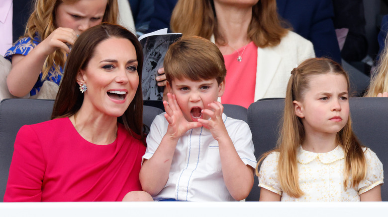 Kate Middleton, Prince Louis, and Princess Charlotte posing