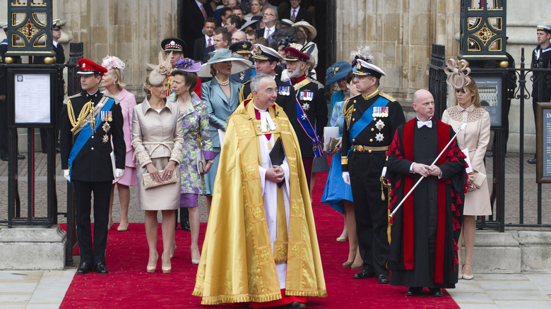 Royal family leaves Westminster Abbey