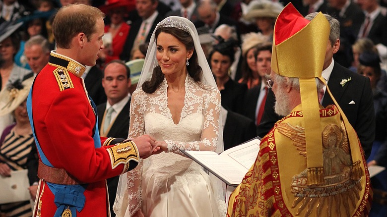 Prince William, Kate Middleton exchanging rings