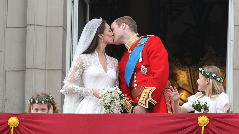 Kate Middleton, Prince William's balcony wedding kiss
