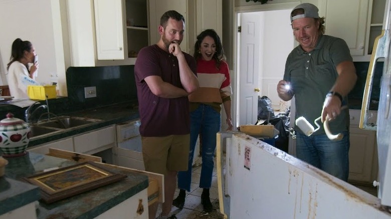 Chip Gaines with clients on "Fixer Upper"