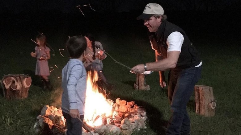 chip gaines bonfire marshmallows with children