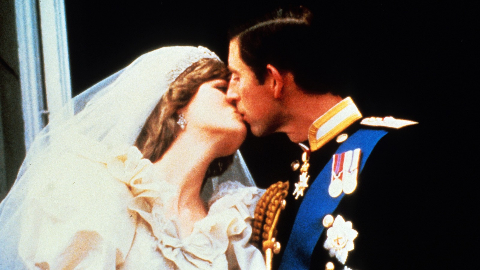 Things You Didn T Know About Princess Diana S Wedding Outfit