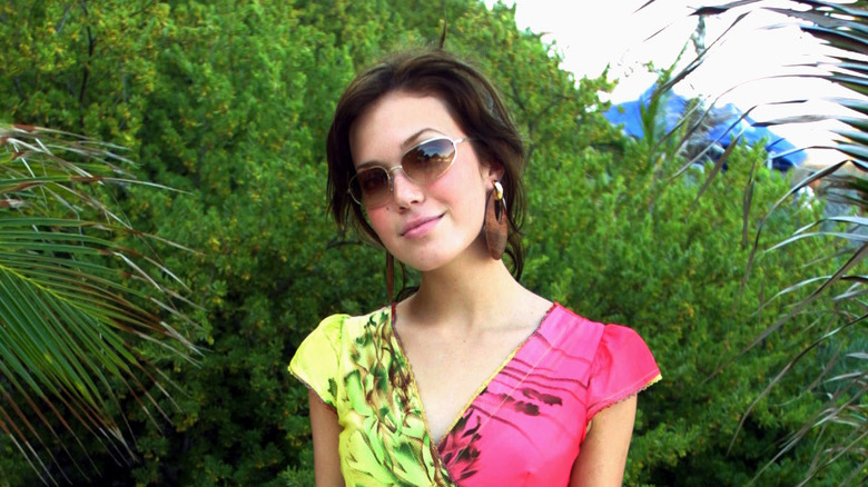 Young Mandy Moore in sunglasses