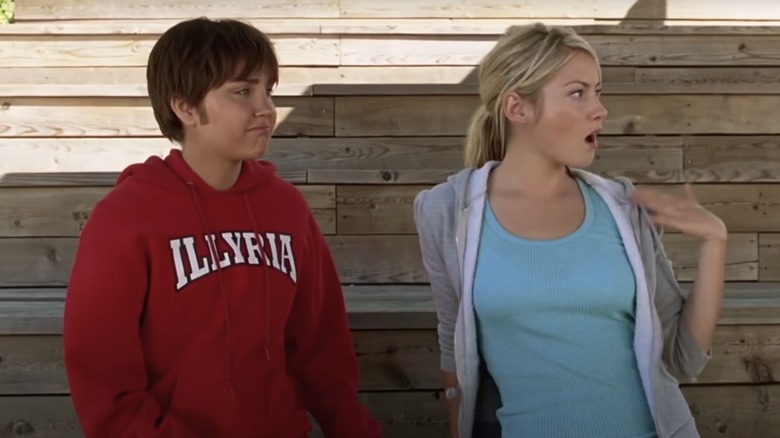 Amanda Bynes, Laura Ramsey in "She's the Man"