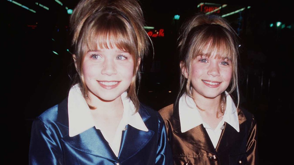 Mary Kate and Ashley Olsen smiling