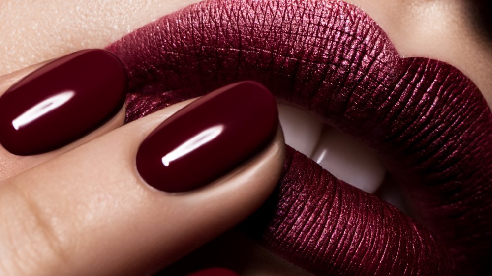 purple red lipstick