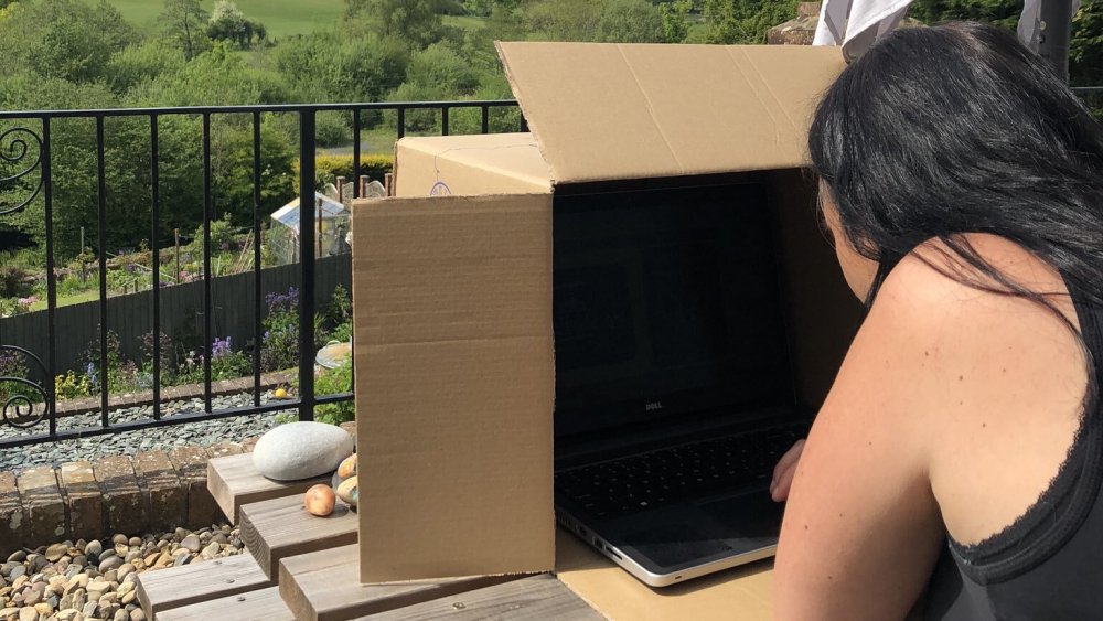 Hack that puts an end to sun glare on your laptop