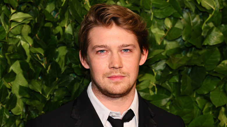 Joe Alwyn posing at an event