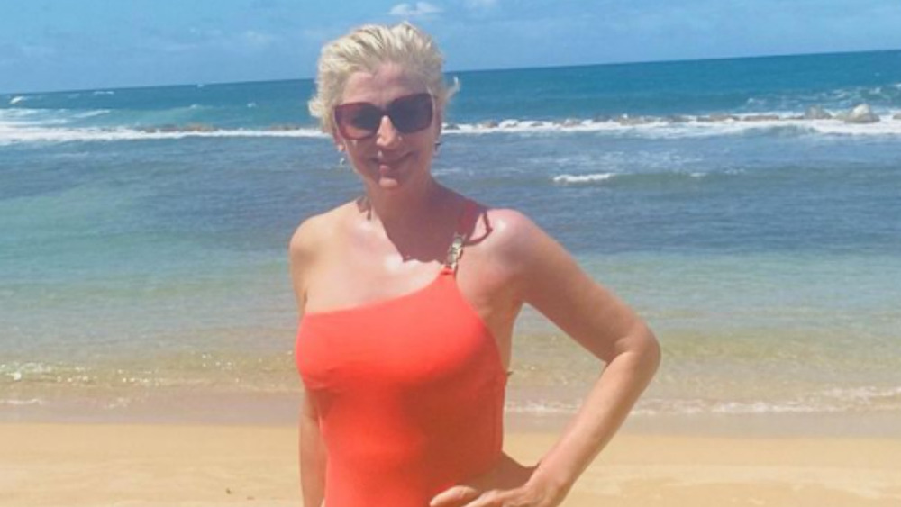 Dorinda Medley on the beach