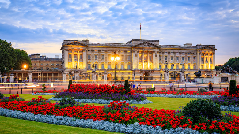 Buckingham Palace in evening with gardens