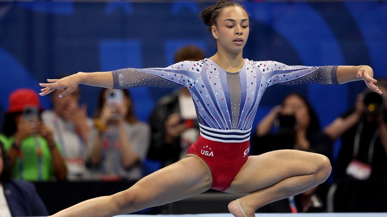 Hezly Rivera performing a floor routine