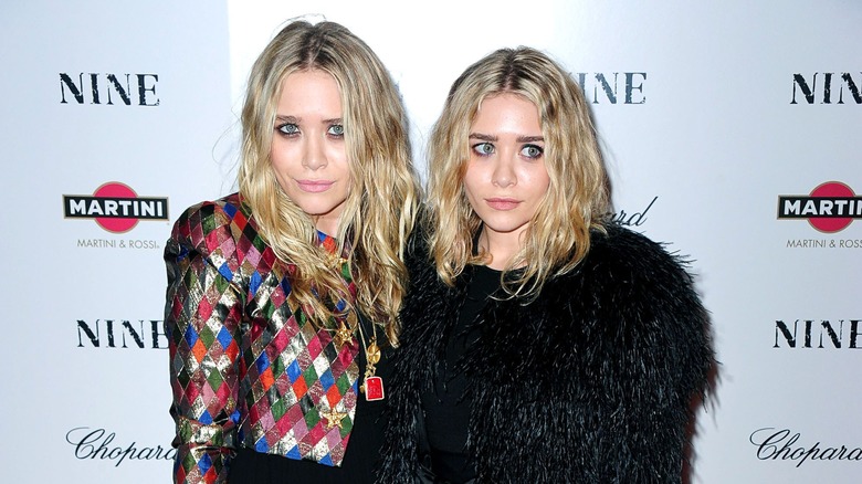 Mary-Kate and Ashley Olsen posing