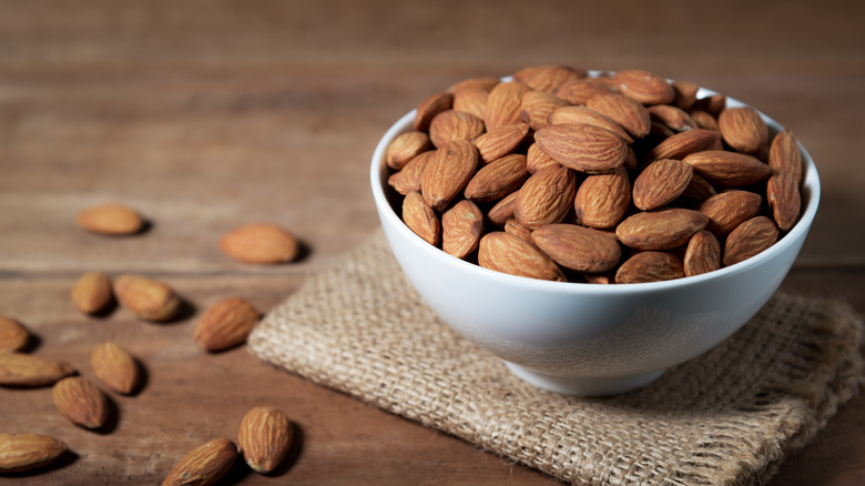 almonds healthy snack
