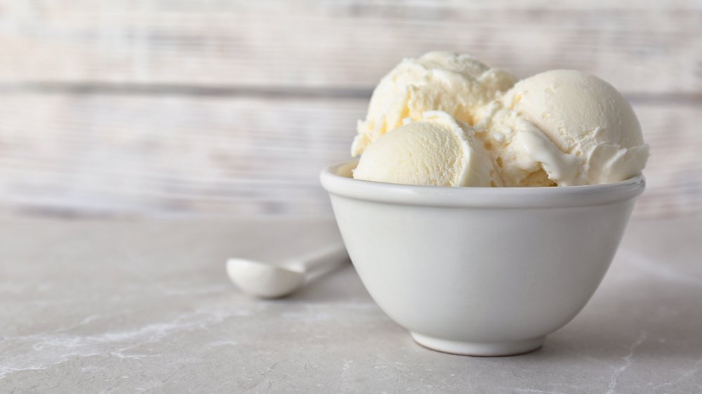 Bowl of vanilla ice cream.
