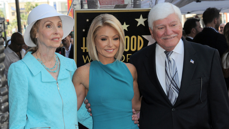 Kelly Ripa alongsider her mom and dad