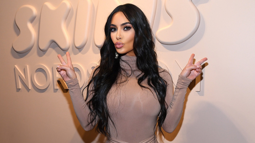 Kim Kardashian holding up her fingers