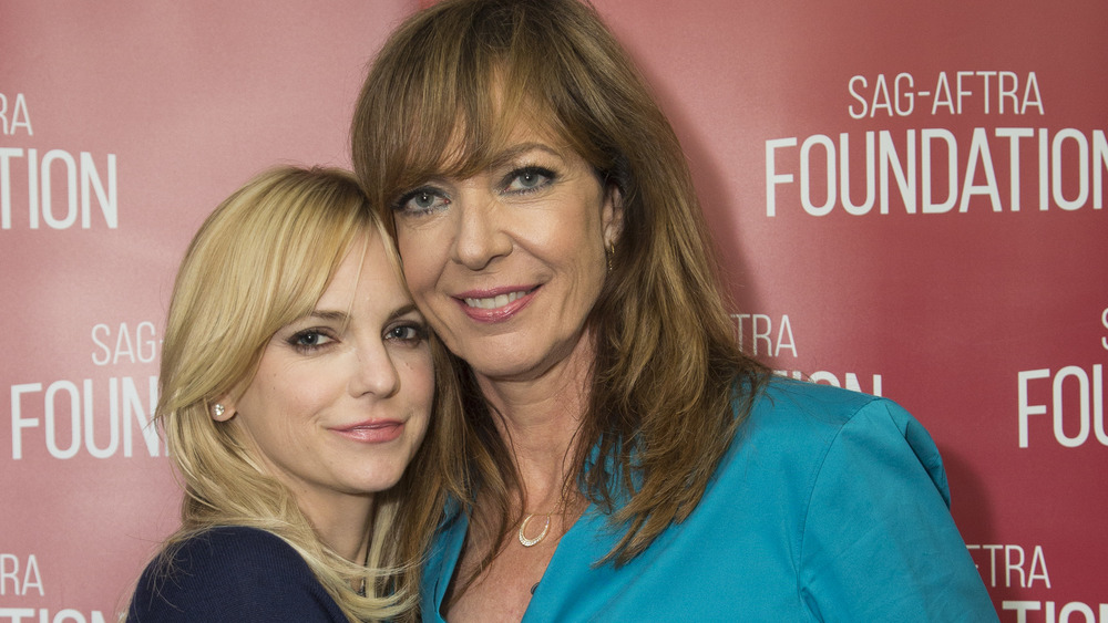 Anna Faris and Alison Janney hugging 