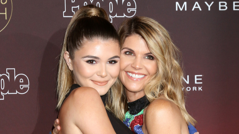 Olivia Jade and Lori Loughlin posing 