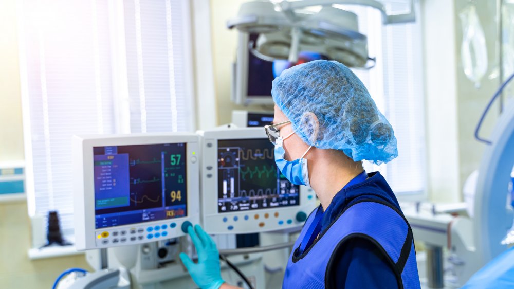 Nurse at a ventilator