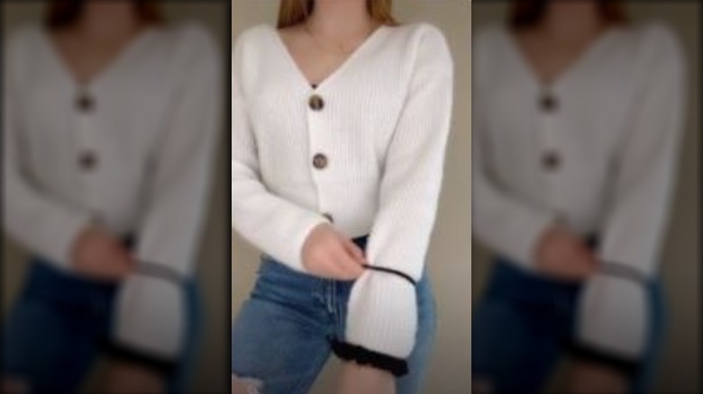 TikTok video demonstrating sleeve hack