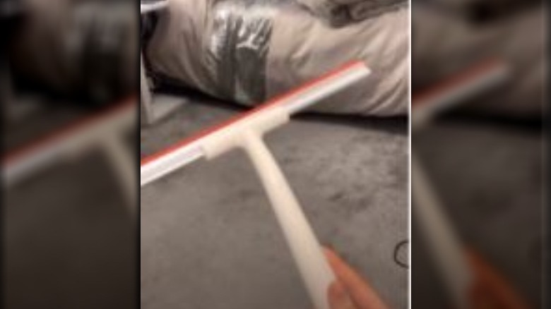 Squeegee hack on TikTok