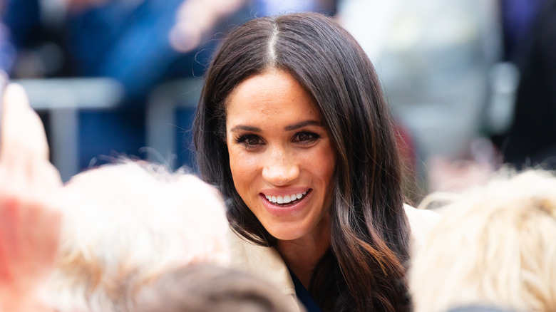 Meghan Markle talking to fans 