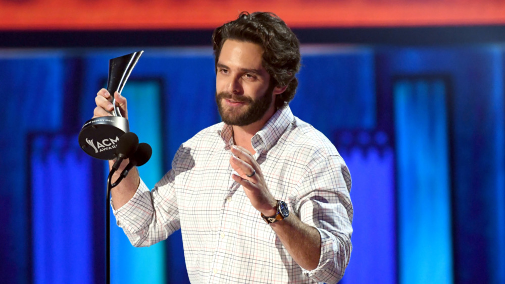 Thomas Rhett accepting ACM award