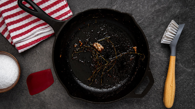 Cast iron skillet with oil