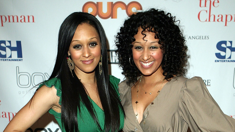 Tia and Tamera Mowry smiling