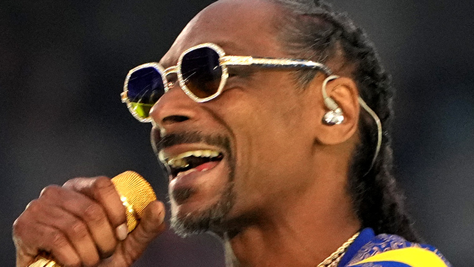 Snoop Dogg included a tribute to his late mother in Super Bowl performance