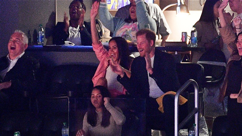 Meghan and Harry cheering at a Los Angeles Lakers game