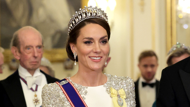 Headband queen adored by duchess and first lady debuts first