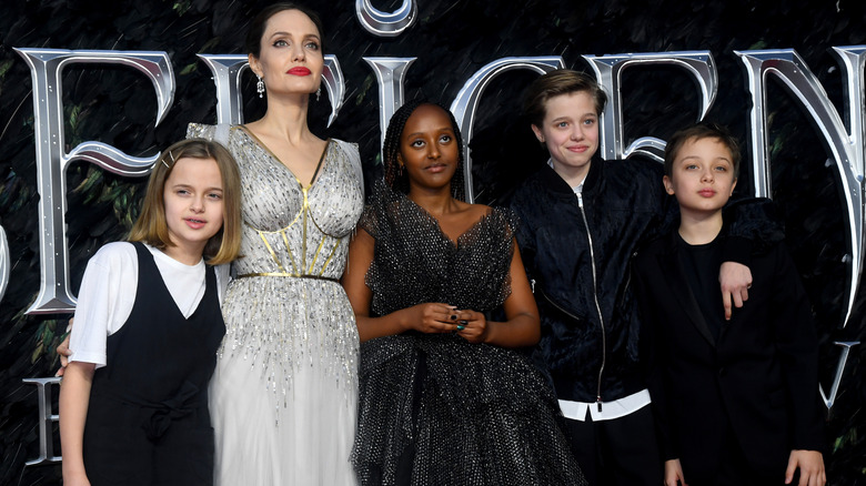 Angelina Jolie with her children (L-R) Vivienne, Zahara, Shiloh, and Knox