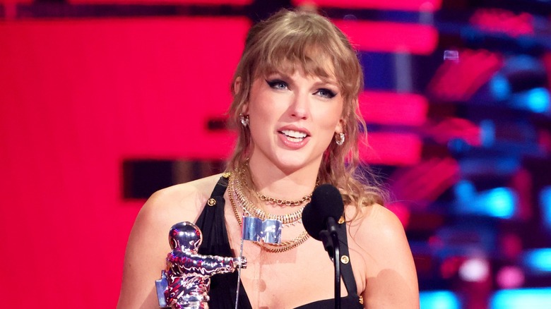 Taylor Swift smiling, holding VMA statue