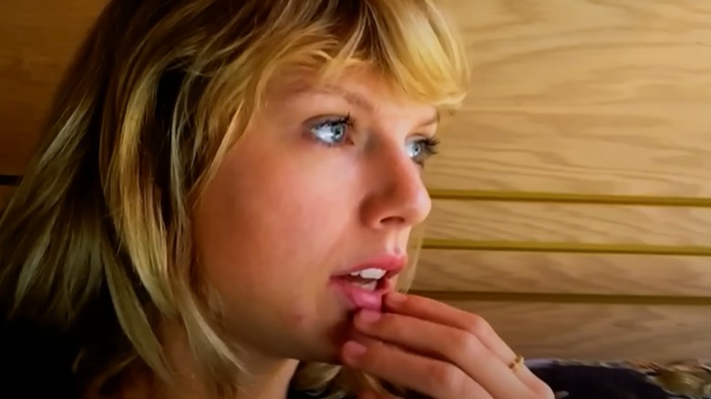 Taylor Swift touching her lip