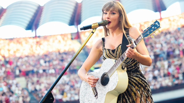 Taylor Swift singing, playing guitar