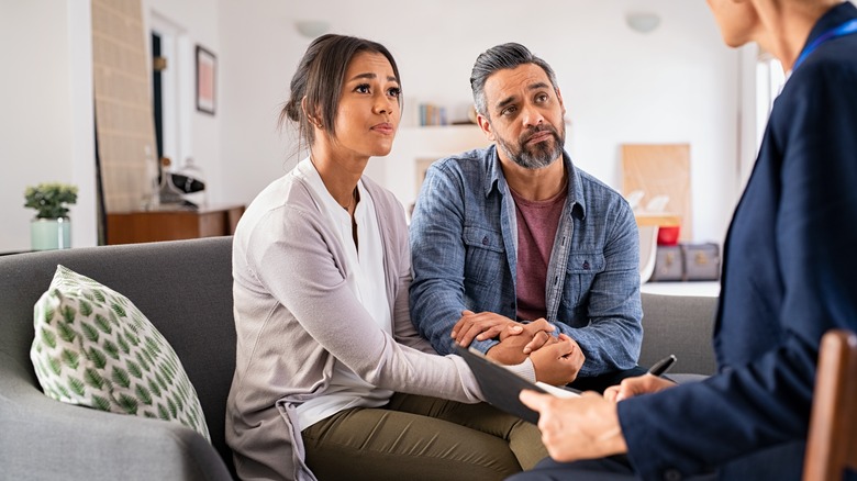 Couple talks to a therapist