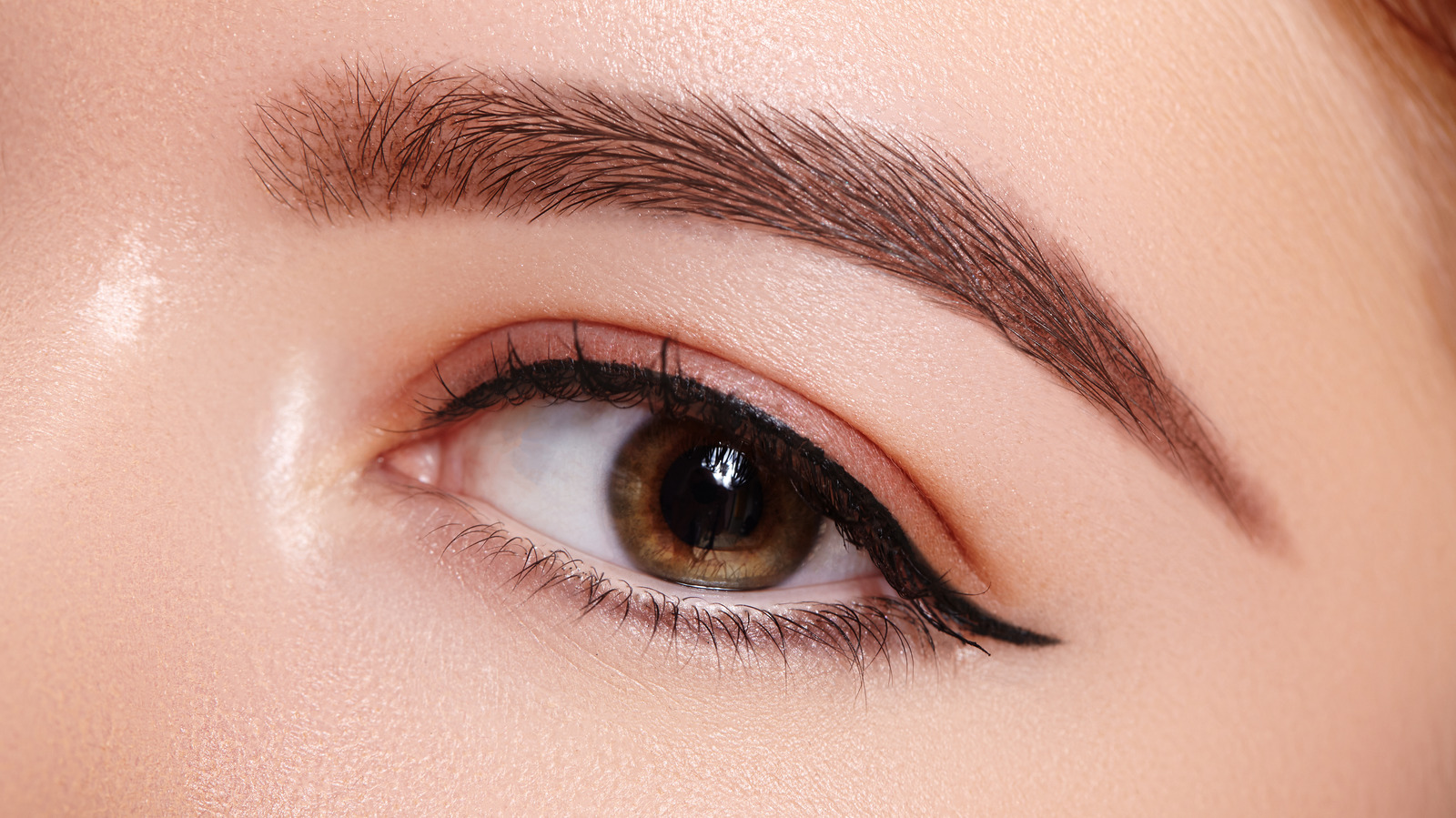 tips-to-perfect-your-eyeliner-looks-if-you-have-almond-shaped-eyes