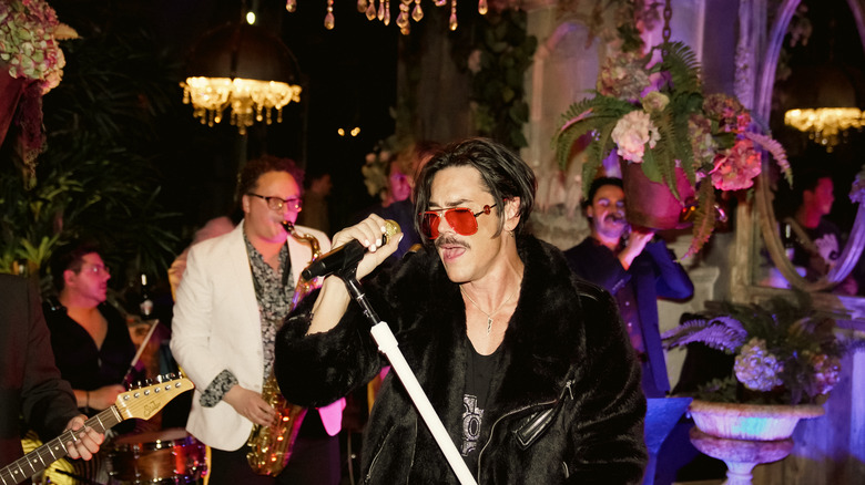 Tom Sandoval & The Most Extras performing