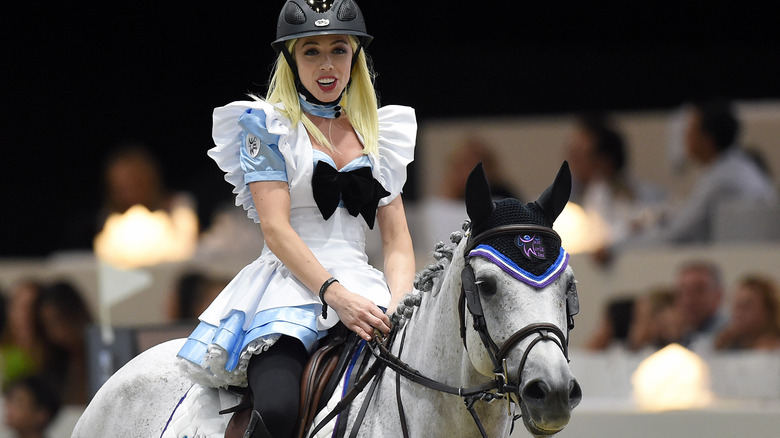 Hannah Selleck riding a horse in a competition