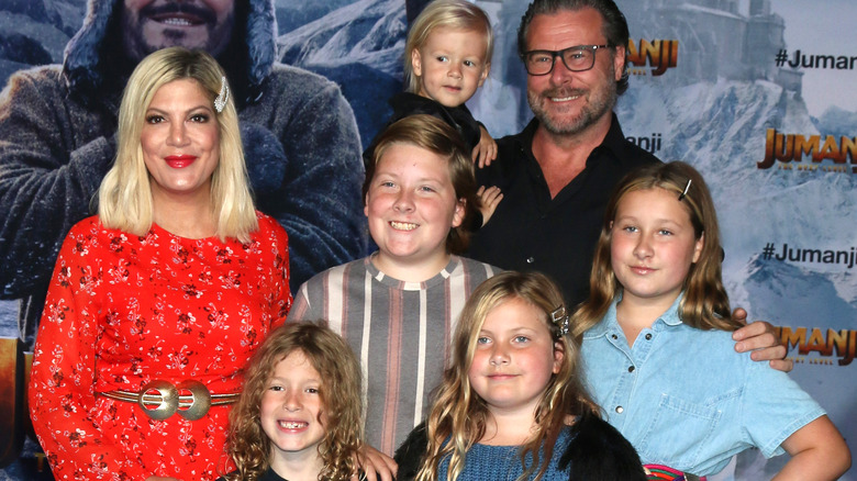 Tori Spelling and Dean McDermott with their kids 