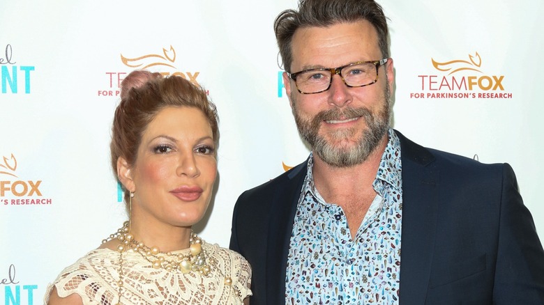 Tori Spelling and Dean McDermott smiling